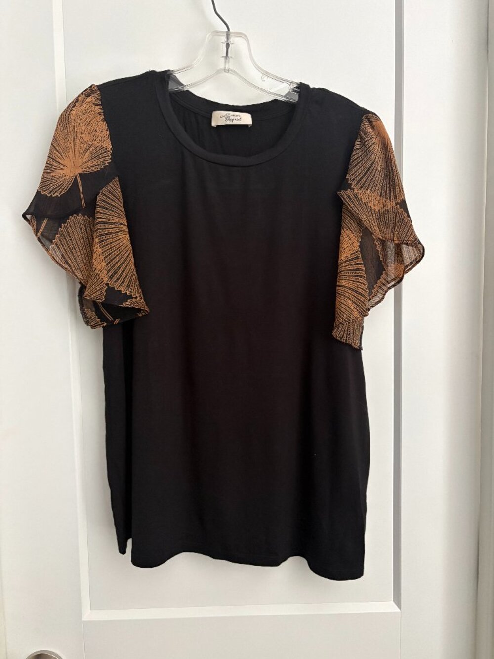 Beacon Apparel Black & Copper Leaf Sleeve Top – Large - Pre-owned
